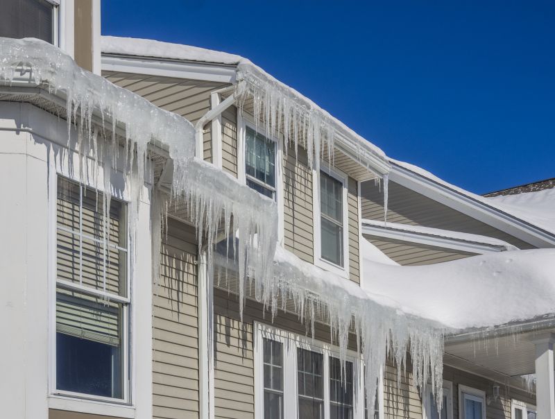 Roof Ice Dam Removal in Seattle, WA